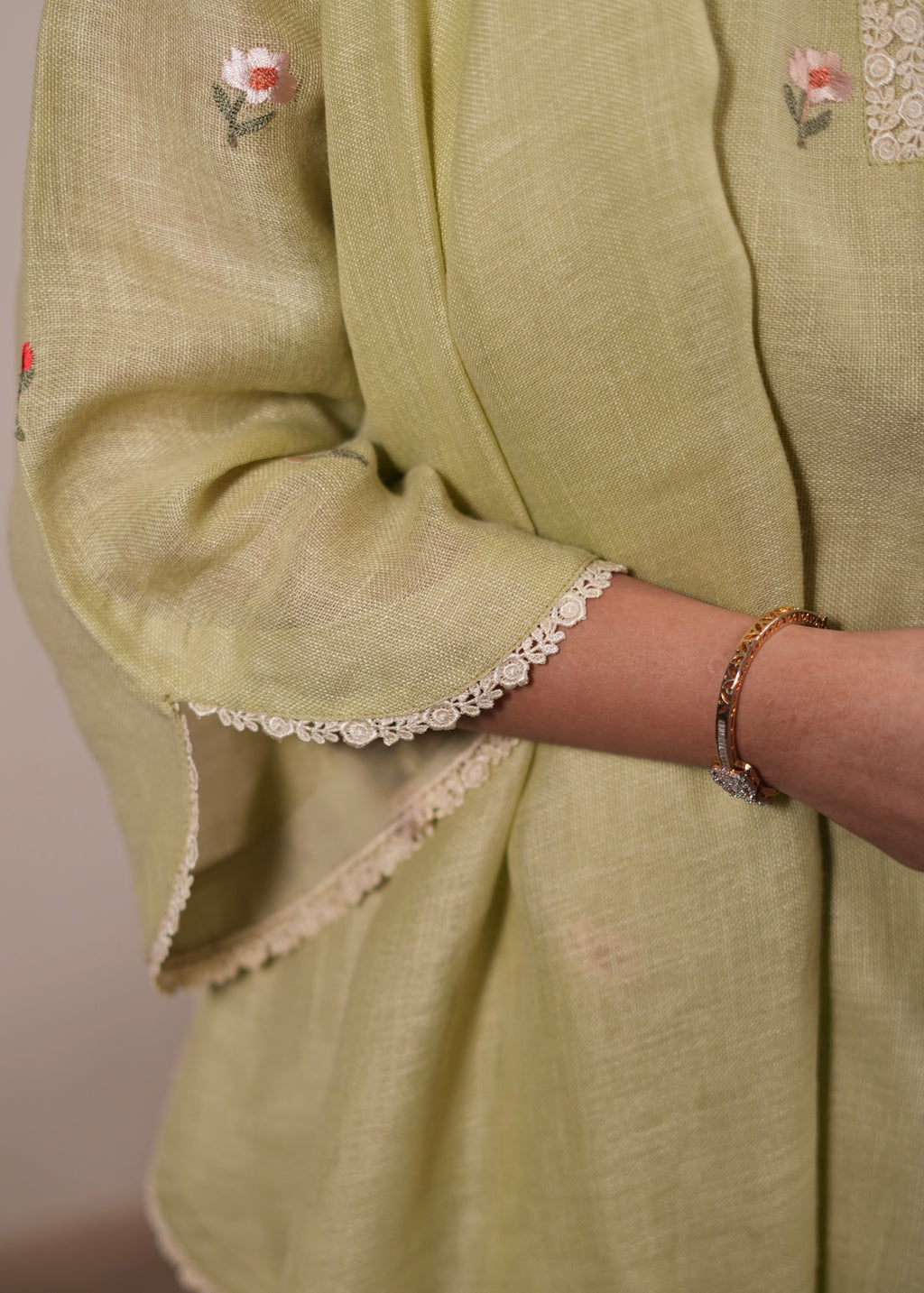 Pista Kurta Set